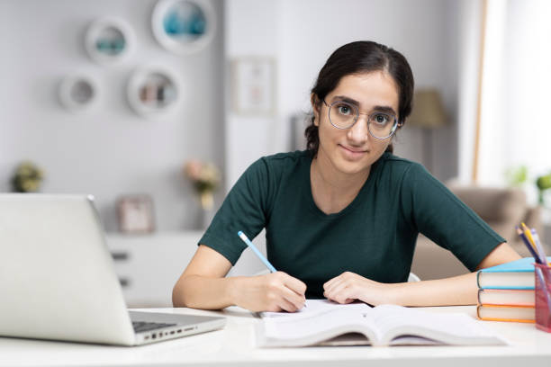 What device do e-learning applications usually use