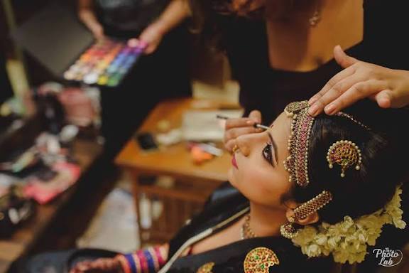 professional bridal makeup artist in